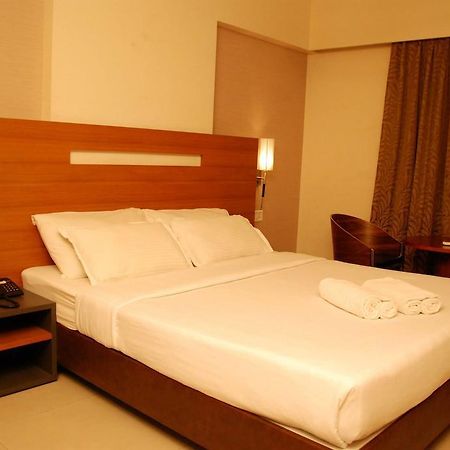 Hotel Tanish Residencia Navi Mumbai Exterior foto