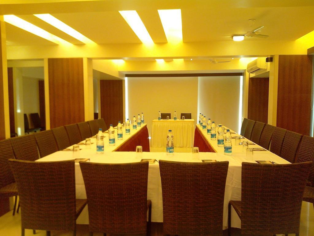 Hotel Tanish Residencia Navi Mumbai Exterior foto