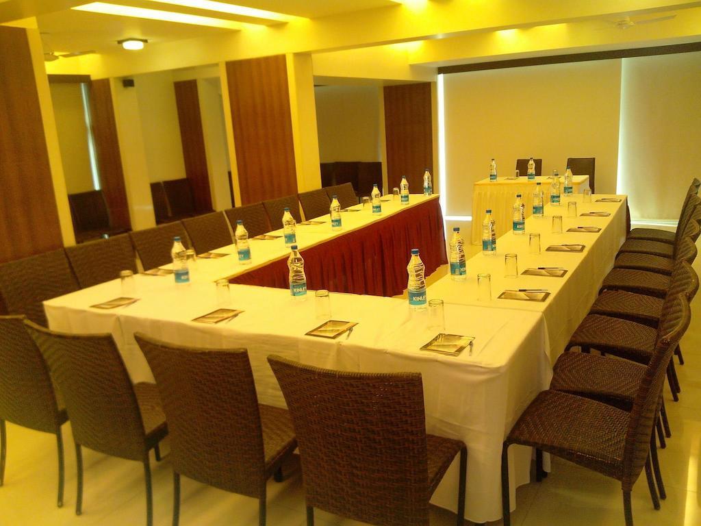 Hotel Tanish Residencia Navi Mumbai Exterior foto