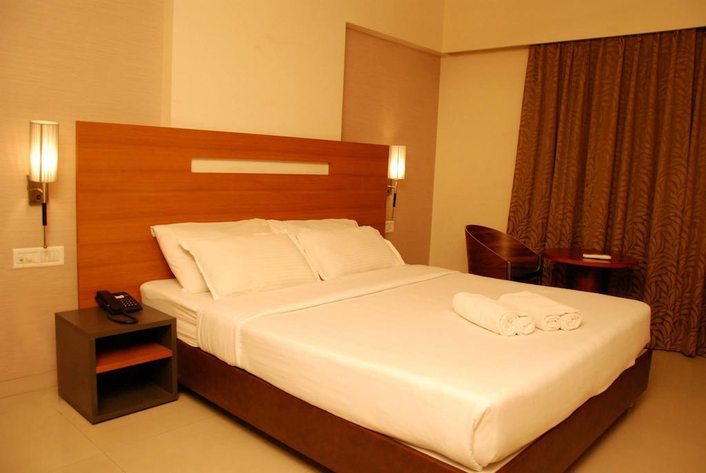 Hotel Tanish Residencia Navi Mumbai Exterior foto